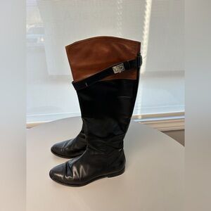 Cole Haan Daelin Riding Boot Label - Black/Sequoia